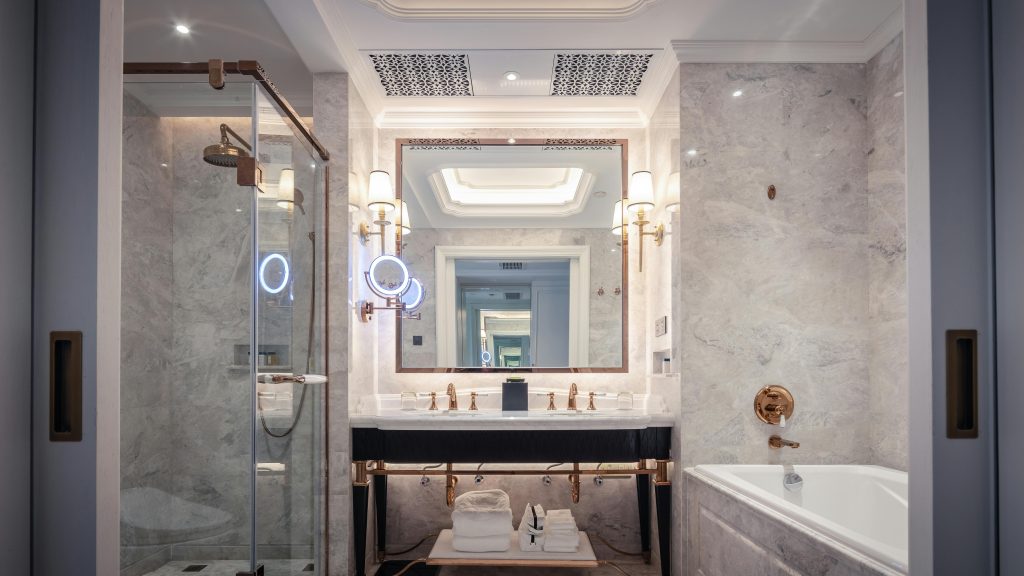 Expert home design for a spa-like master bathroom remodel in Beverly Hills and Encino.